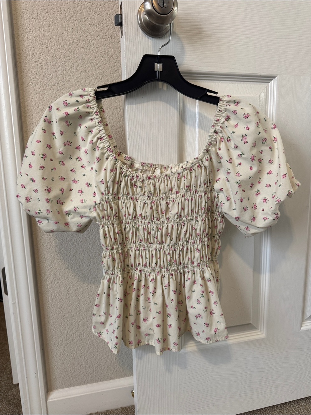 Off white Floral Smocked Puff Sleeve Blouse